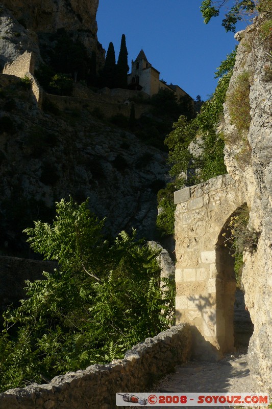 Moustiers-Sainte-Marie - Chapelle Notre-Dame-de Beauvoir
Mots-clés: Eglise