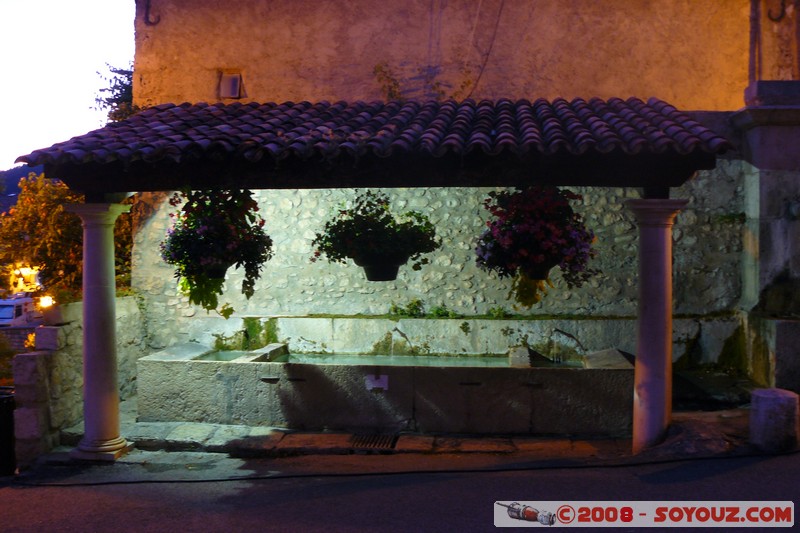 Moustiers-Sainte-Marie - Lavoir
Mots-clés: Nuit Fontaine