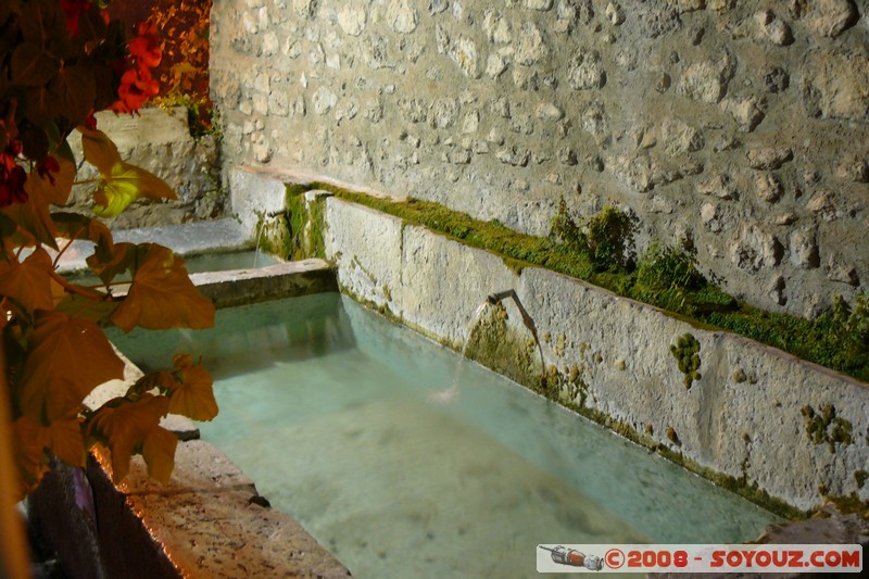 Moustiers-Sainte-Marie - Lavoir
Mots-clés: Nuit Fontaine