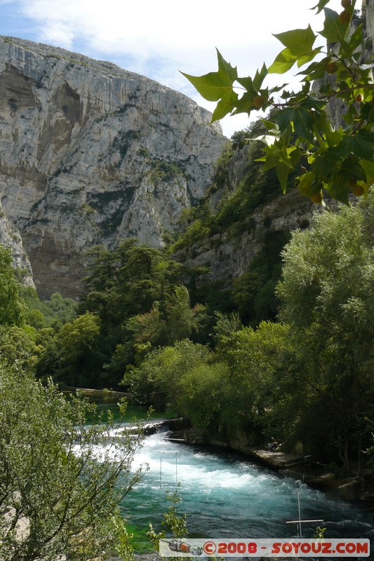 Fontaine-de-Vaucluse
Mots-clés: Riviere