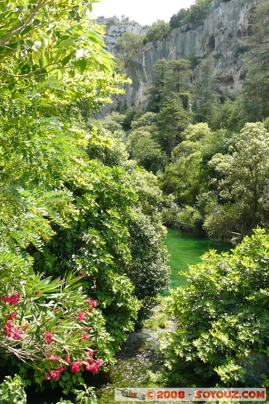 Fontaine-de-Vaucluse
Mots-clés: Riviere