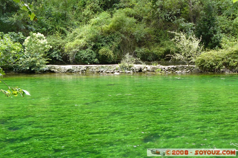 Fontaine-de-Vaucluse
Mots-clés: Riviere