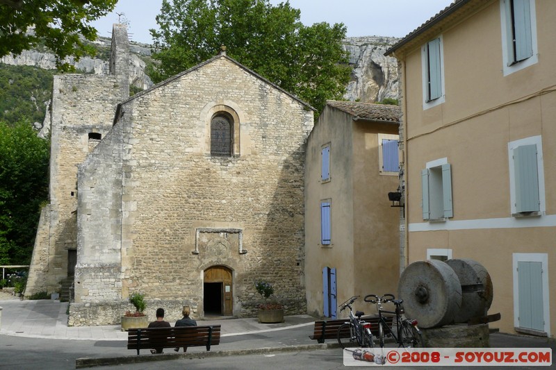 Fontaine-de-Vaucluse - Eglise Notre-Dame et Saint Veran
Mots-clés: Eglise