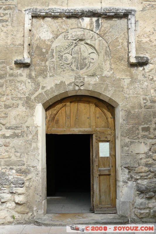 Fontaine-de-Vaucluse - Eglise Notre-Dame et Saint Veran
Mots-clés: Eglise