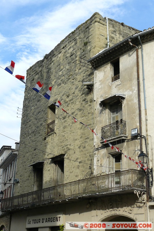 L'Isle-sur-la-Sorgue - la tour Boutin (Tour d'Argent)
Mots-clés: Ruines