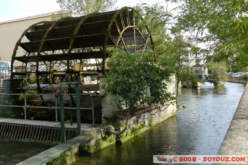 L'Isle-sur-la-Sorgue - roue des Lices
Mots-clés: Roue a aubes