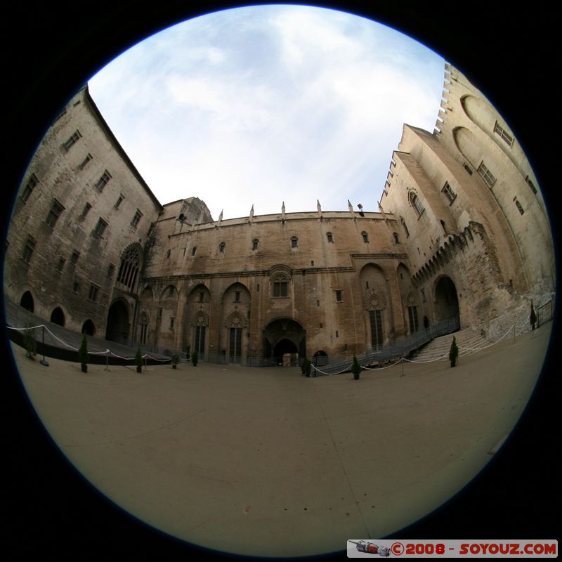 Avignon - Palais des Papes - Cour d'Honneur
Mots-clés: Fish eye Eglise chateau patrimoine unesco