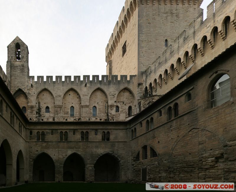 Avignon - Palais des Papes - Cloitre
Mots-clés: panorama Eglise chateau patrimoine unesco