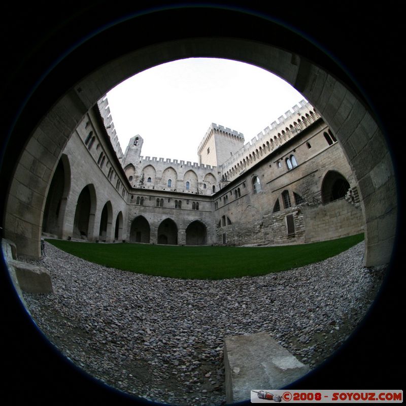 Avignon - Palais des Papes - Cloitre
Mots-clés: Fish eye Eglise chateau patrimoine unesco