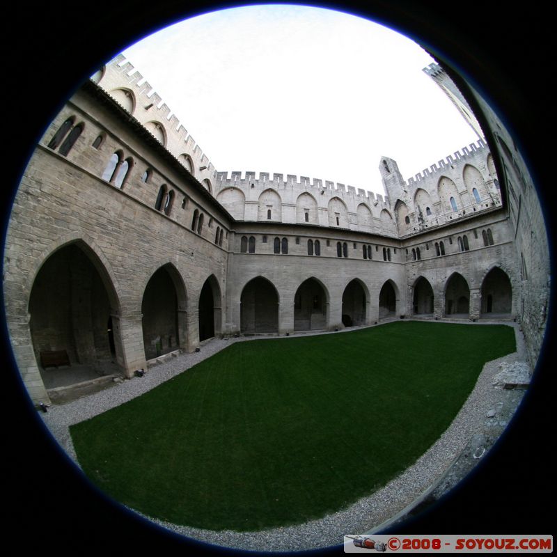 Avignon - Palais des Papes - Cloitre
Mots-clés: Fish eye Eglise chateau patrimoine unesco