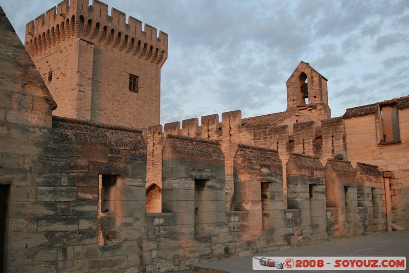 Avignon - Palais des Papes
Mots-clés: Eglise chateau patrimoine unesco sunset