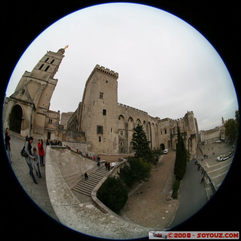 Avignon - Notre Dame des Doms et Palais des Papes
Mots-clés: Fish eye Eglise chateau patrimoine unesco