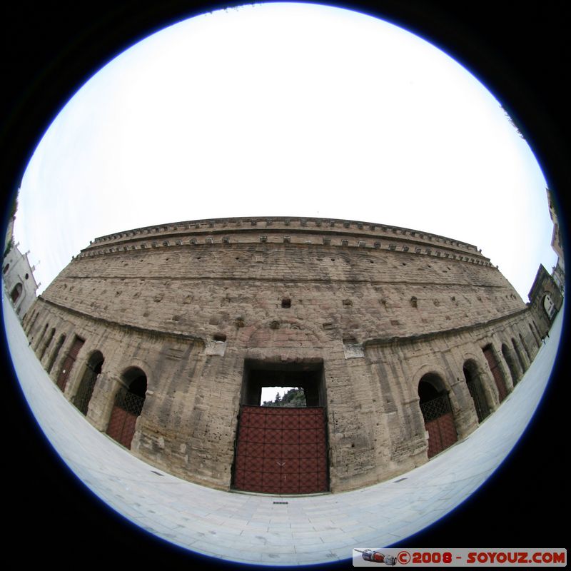 Theatre antique d'Orange
Mots-clés: Fish eye Ruines Romain patrimoine unesco