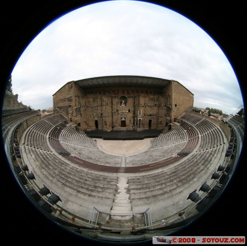 Theatre antique d'Orange
Mots-clés: Fish eye Ruines Romain patrimoine unesco