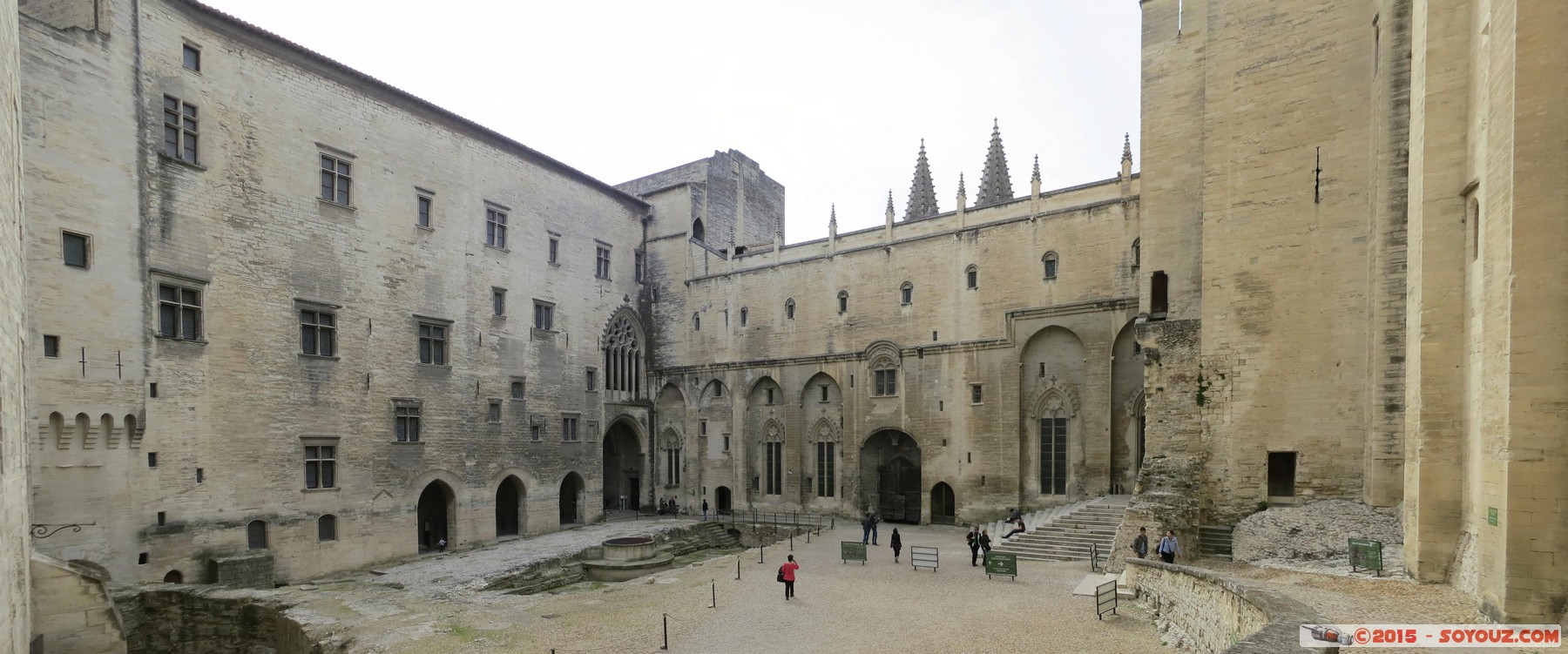 Avignon - Palais des Papes - Cour d'Honneur - Panorama
Stitched Panorama
Mots-clés: Avignon FRA France geo:lat=43.95068294 geo:lon=4.80734468 geotagged Provence-Alpes-Côte d'Azur Palais des Papes patrimoine unesco chateau Eglise panorama