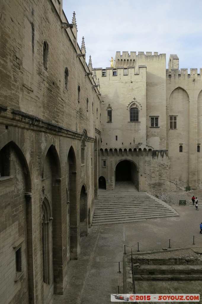 Avignon - Palais des Papes - Cour d'Honneur
Mots-clés: Avignon FRA France geo:lat=43.95038363 geo:lon=4.80714887 geotagged Provence-Alpes-Côte d'Azur Palais des Papes patrimoine unesco chateau Eglise