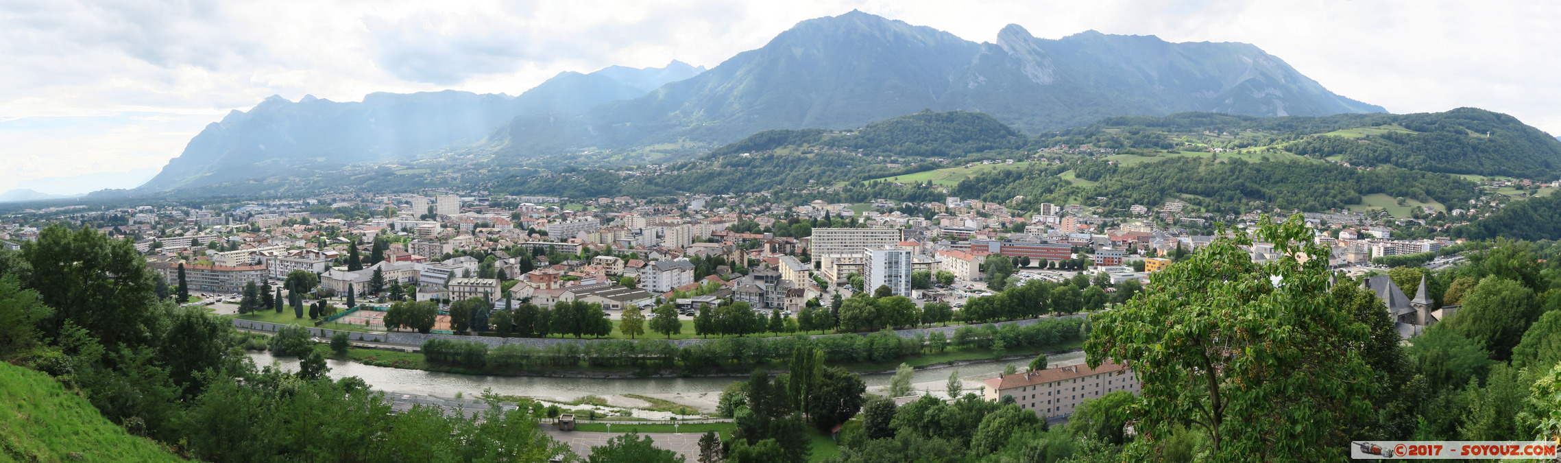 Cité Médiévale de Conflans  - Panorama sur Albertville
Mots-clés: Albertville Auvergne-Rhône-Alpes Conflans FRA France geo:lat=45.67048181 geo:lon=6.39599025 geotagged panorama