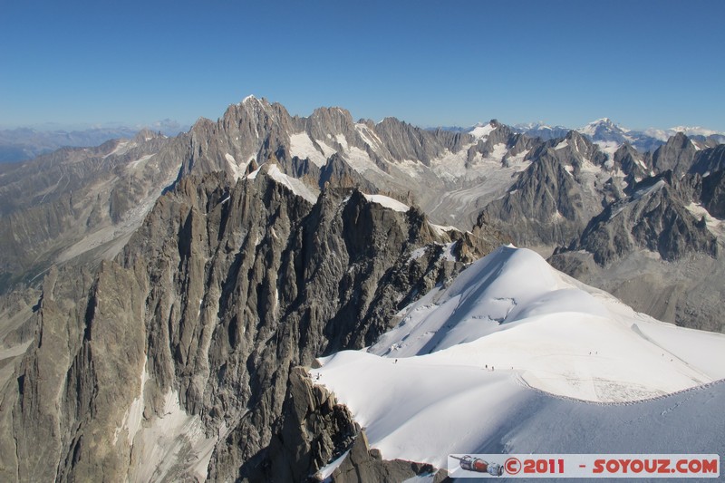 Téléphérique de l'aiguille du Midi - Les Grandes Jorasses et la dent du geant
Mots-clés: Chamonix-Mont-Blanc FRA France geo:lat=45.87833495 geo:lon=6.88782692 geotagged Les Bossons RhÃ´ne-Alpes Neige Montagne