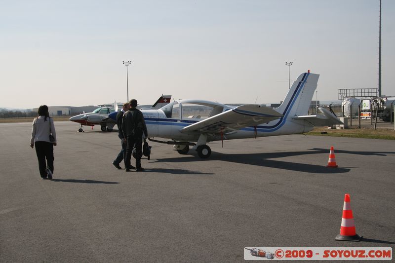 Tour des Lacs - Aeroport de Grenoble-Isere
Mots-clés: avion vehicule