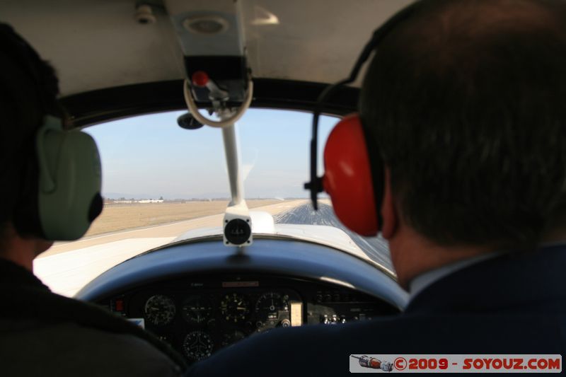 Tour des Lacs - Aeroport de Grenoble-Isere
Mots-clés: avion vehicule