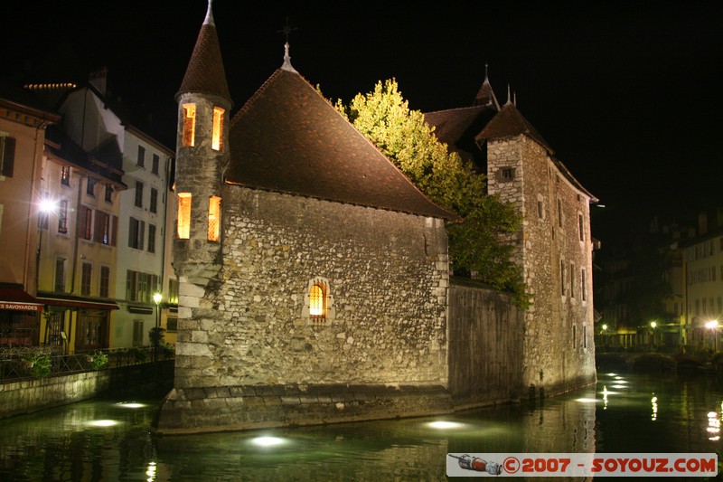 Annecy By Night - Le Palais de l'isle
Mots-clés: Nuit