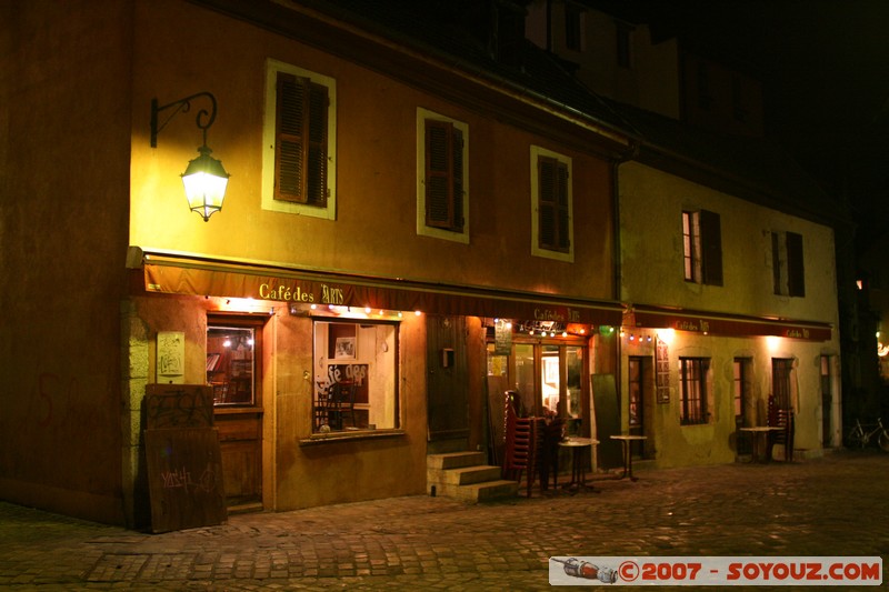 Annecy By Night - Le Palais de l'isle - cafe des Arts
Mots-clés: Nuit