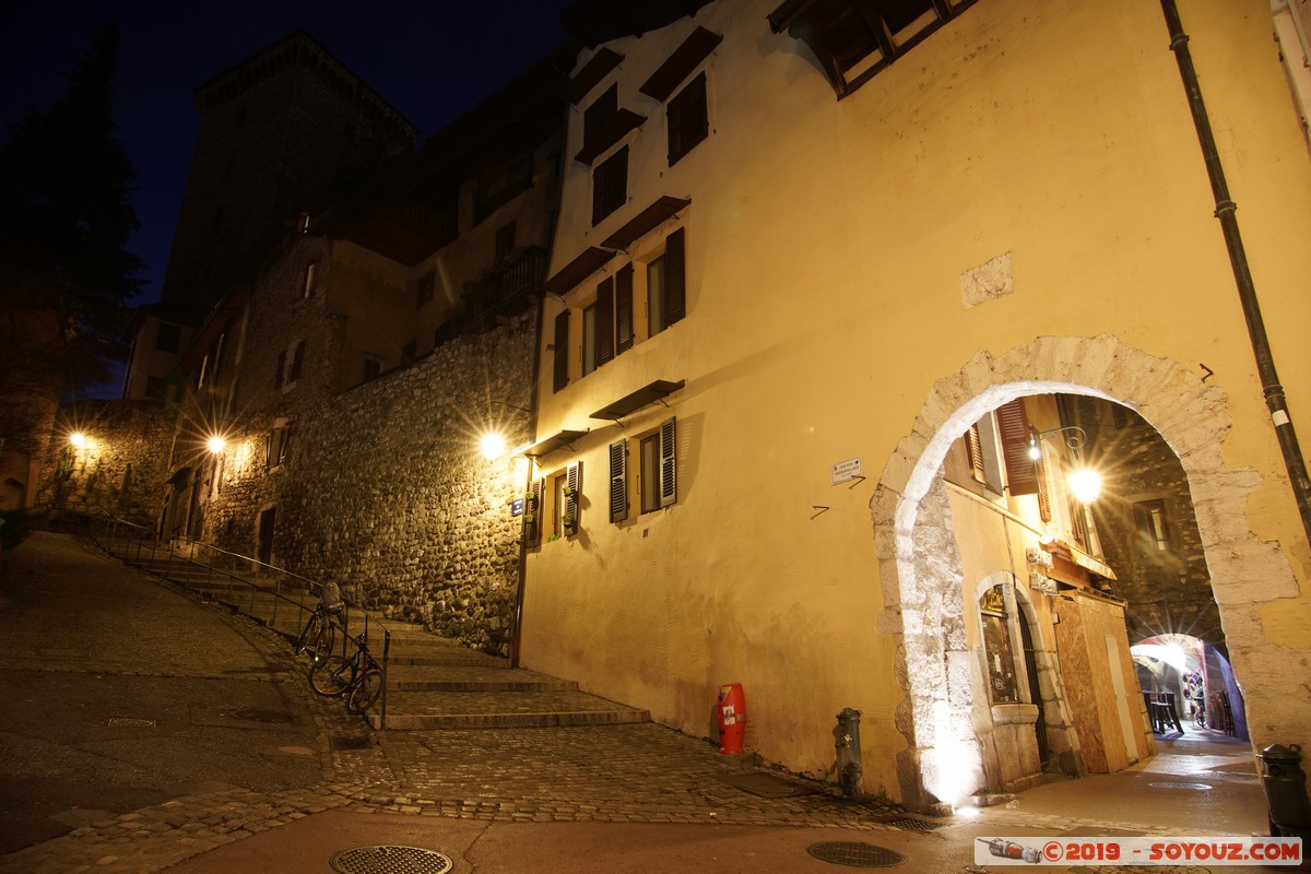 Annecy By Night - Montee Perriere
Mots-clés: Nuit Montee Perriere