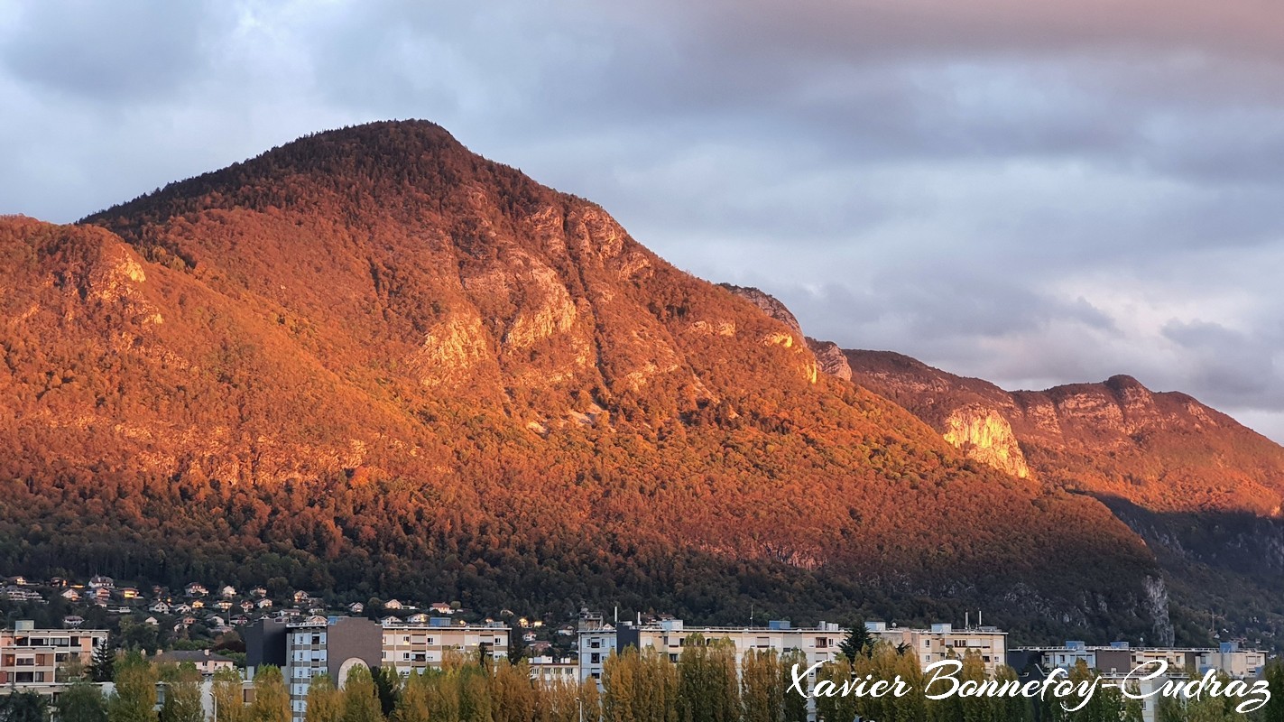 Annecy-le-Vieux - Coucher de Soleil
Mots-clés: Annecy-le-Vieux Auvergne-Rhône-Alpes FRA France geo:lat=45.91466189 geo:lon=6.14093162 geotagged Les Pommaries sunset Nuages Lumiere Clarines Montagne