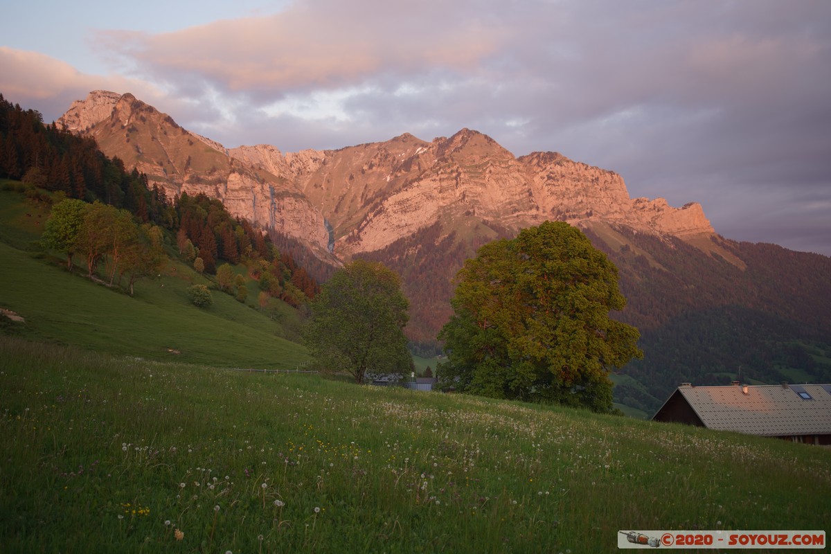 Col de la Forclaz - Pointe de la Beccaz
Mots-clés: Auvergne-Rhône-Alpes FRA France Montmin Col de la Forclaz Montagne sunset