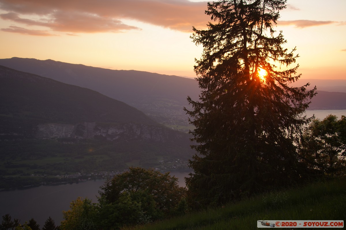 Col de la Forclaz - Lac d'Annecy au soleil couchant
Mots-clés: Auvergne-Rhône-Alpes FRA France Montmin Col de la Forclaz Montagne Lac Lac d'Annecy soleil sunset