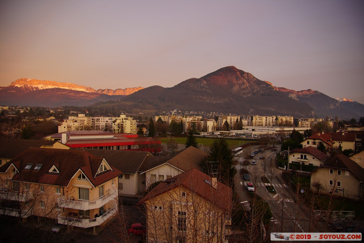 Annecy - Coucher de soleil sur le Mont Veyrier
Mots-clés: sunset Mont Veyrier Parmelan Montagne Annecy