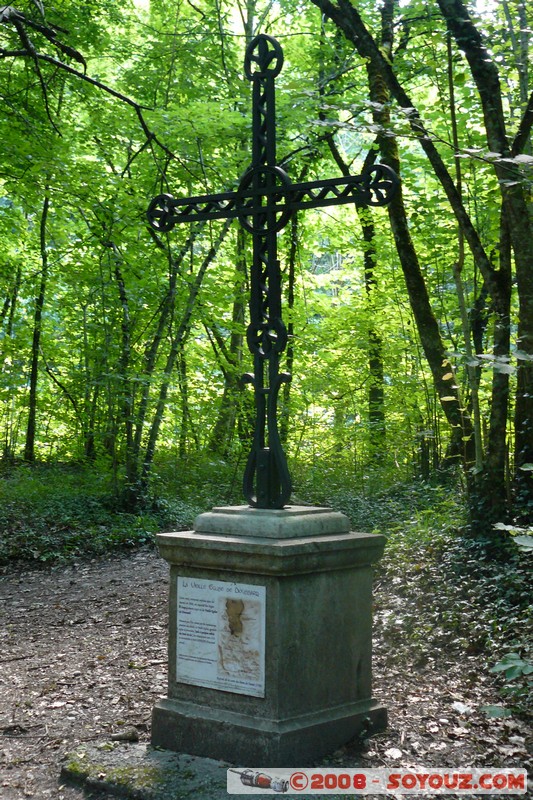 Reserve Naturelle du Bout-du-Lac - Croix de l'ancienne eglise de Doussard
