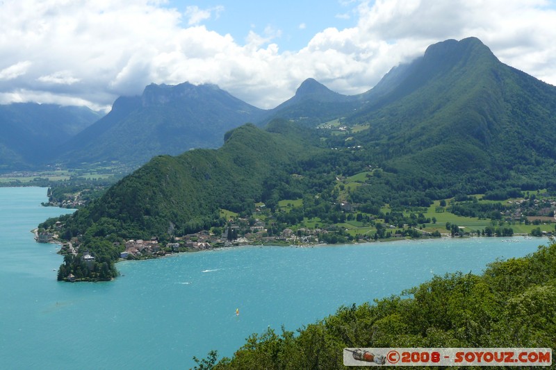 Sentier du Roc de Chere - vue sur Duingt
Mots-clés: Lac