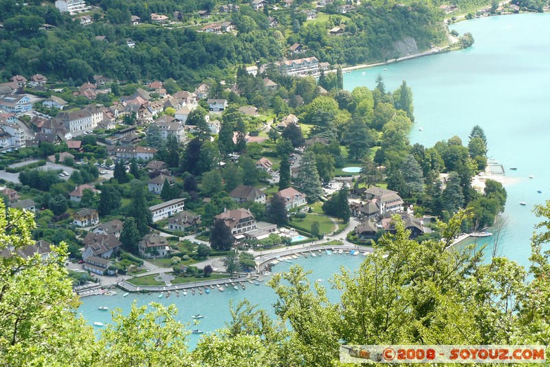 Sentier du Roc de Chere - vue sur Talloires
Mots-clés: Lac