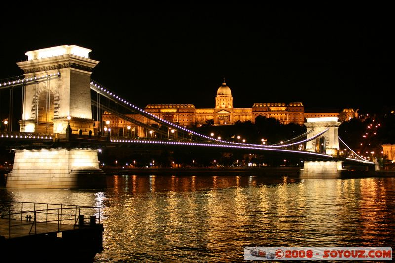 Budapest by night - Szechenyi Lanchid and Budavari Palota
Mots-clés: Nuit Danube Riviere