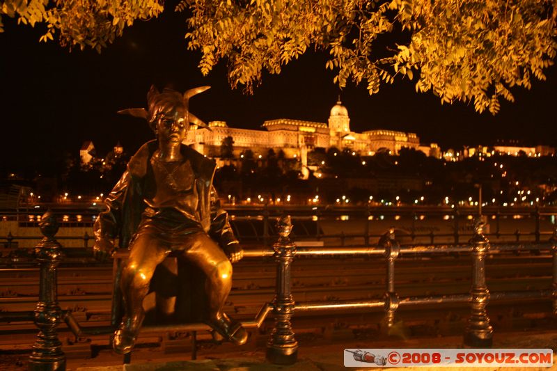 Budapest by night
Mots-clés: Nuit statue