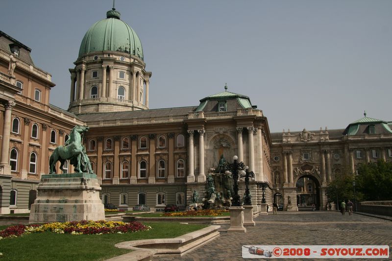 Budapest - Budavari Palota
Mots-clés: chateau statue