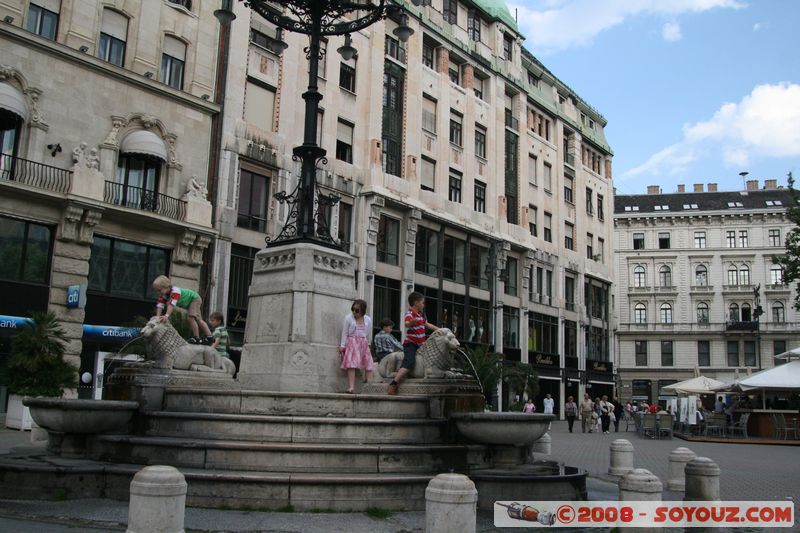 Budapest - Vorosmarty ter
Mots-clés: Fontaine