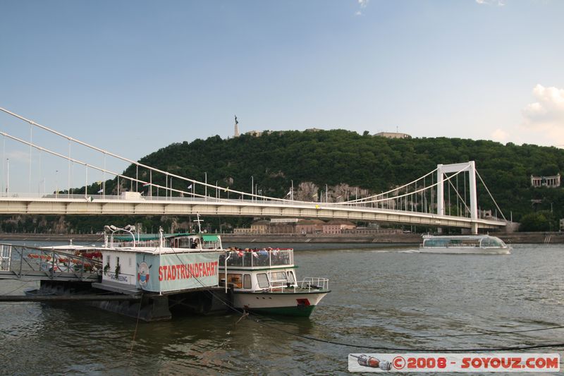 Budapest - Erzsebet Bridge
Mots-clés: sunset Riviere Danube