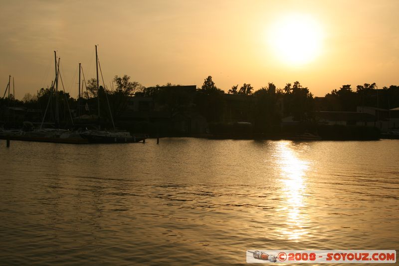 Balatonfured - Mahart Ferry Pier
Mots-clés: sunset Lac