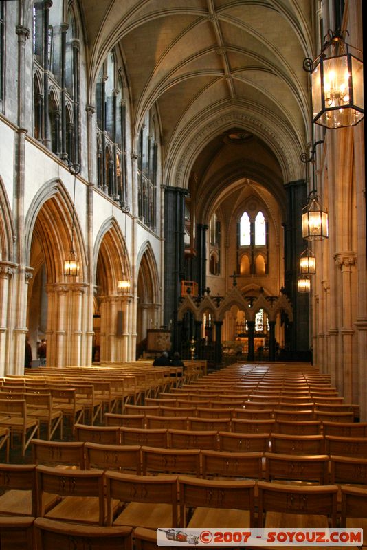 Nef centrale
Mots-clés: Eglise