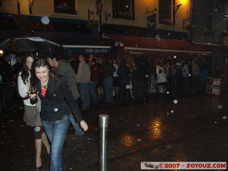 Samedi soir à  Galway
La pluie irlandaise
