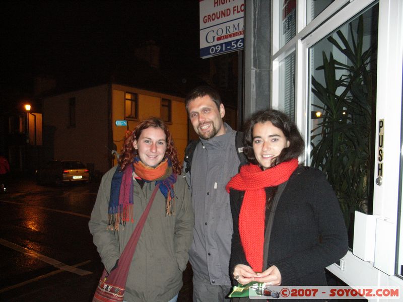 Samedi soir à  Galway
avec Eléonore et Camille, 2 amies française rencontrées en Nouvelle-Zélande.
