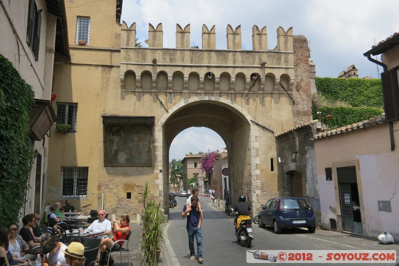 Roma - Porta Settimiana
Mots-clés: geo:lat=41.89194747 geo:lon=12.46774969 geotagged ITA Italie Lazio Regola Roma patrimoine unesco