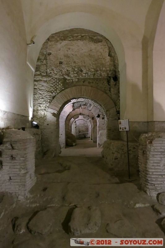 Napoli - Complesso di San Lorenzo Maggiore - Scavi Romana
Mots-clés: Campania geo:lat=40.85066372 geo:lon=14.25848901 geotagged ITA Italie Miano Complesso di San Lorenzo Maggiore Ruines Romain