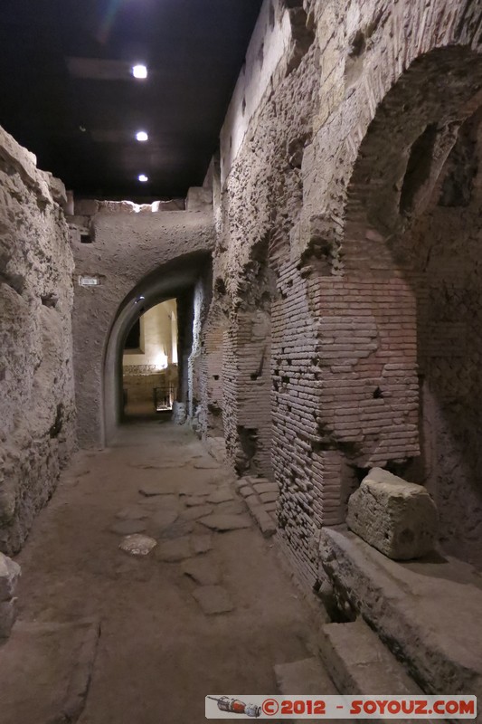 Napoli - Complesso di San Lorenzo Maggiore - Scavi Romana
Mots-clés: Campania geo:lat=40.85066372 geo:lon=14.25848901 geotagged ITA Italie Miano Complesso di San Lorenzo Maggiore Ruines Romain