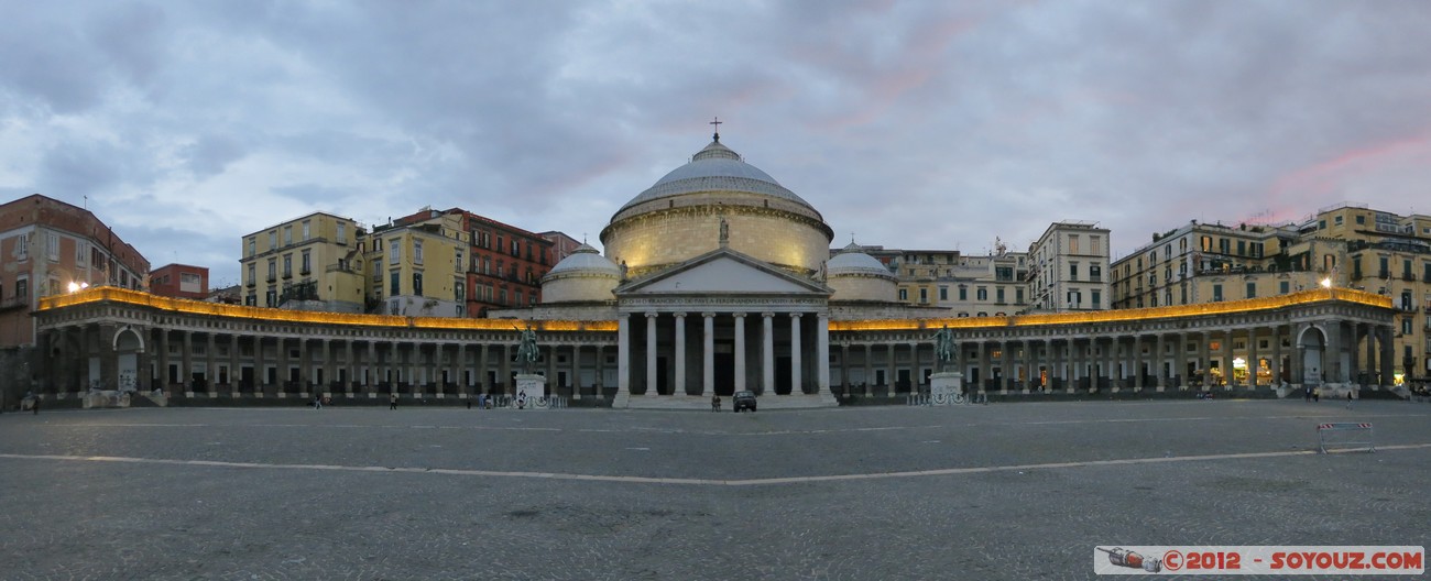 Napoli - Piazza Del Plebiscito - San Francesco di Paola
Mots-clés: Campania geo:lat=40.83589318 geo:lon=14.24891370 geotagged ITA Italie Napoli Neapel Eglise panorama