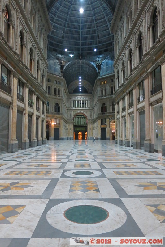 Napoli - Galleria Umberto
Mots-clés: Campania geo:lat=40.83899517 geo:lon=14.24950967 geotagged ITA Italie Napoli Neapel Nuit Galleria Umberto