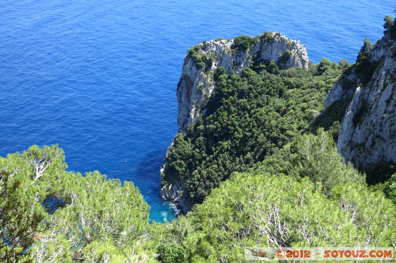 Capri - via de l'Arco Naturale
Mots-clés: Campania Capri geo:lat=40.55049377 geo:lon=14.25656855 geotagged ITA Italie mer