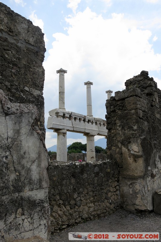 Pompei Scavi -  Tempio di Apollo
Mots-clés: Campania geo:lat=40.74924345 geo:lon=14.48453620 geotagged ITA Italie Pompei Scavi Ruines Romain patrimoine unesco Regio VII
